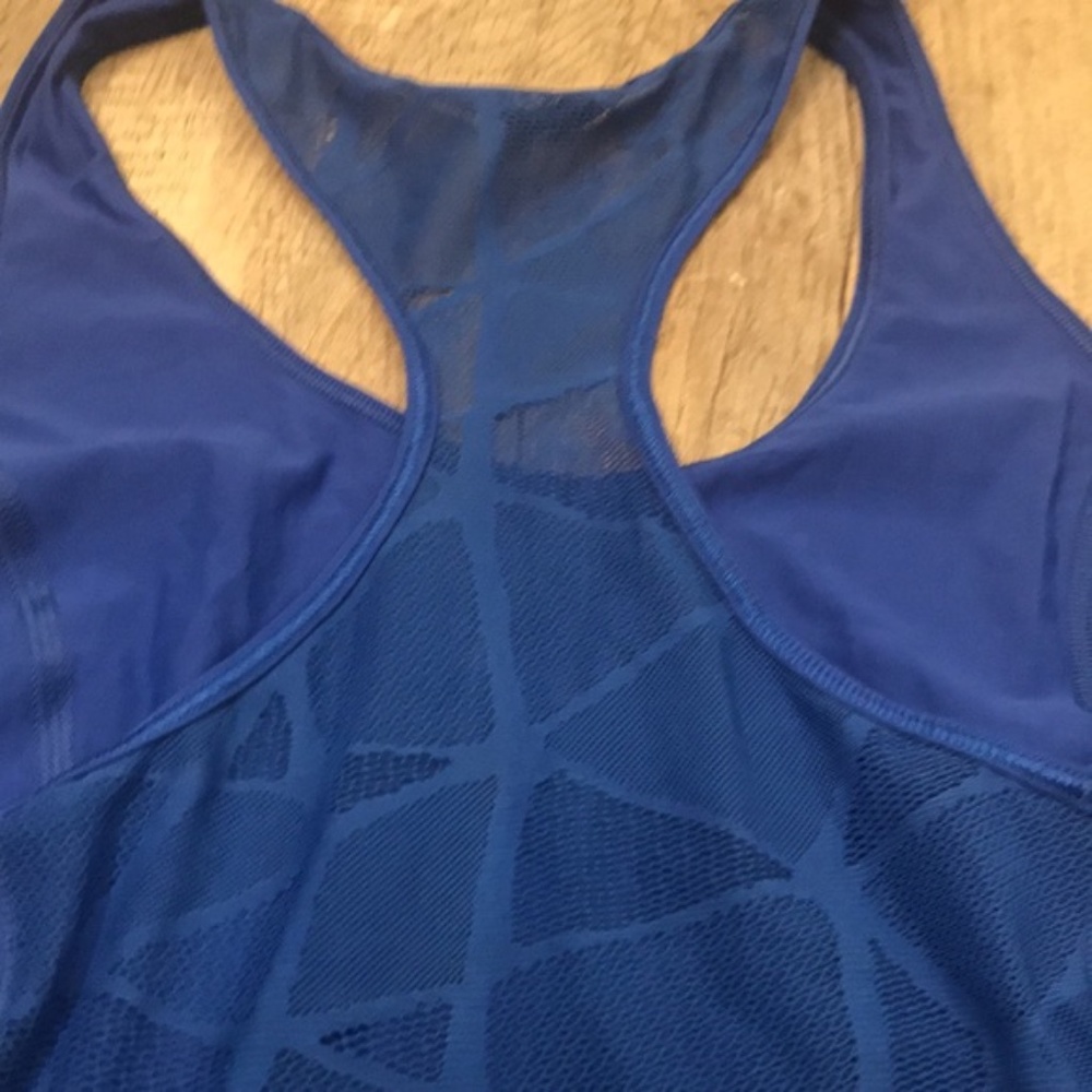 EUC Lululemon Goal Crusher Blue Tank Size 4 - Picture 7 of 7